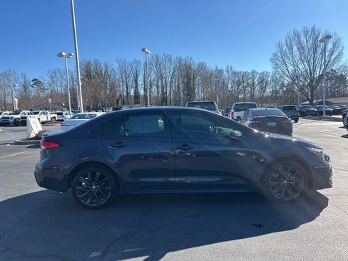 Used 2023 Toyota Corolla SE w/ SE Premium Package image 4