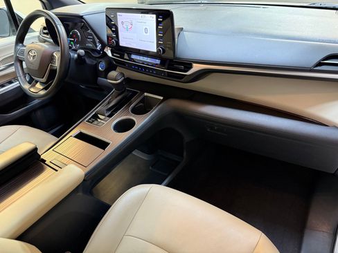 Used 2021 Toyota Sienna XLE image 48