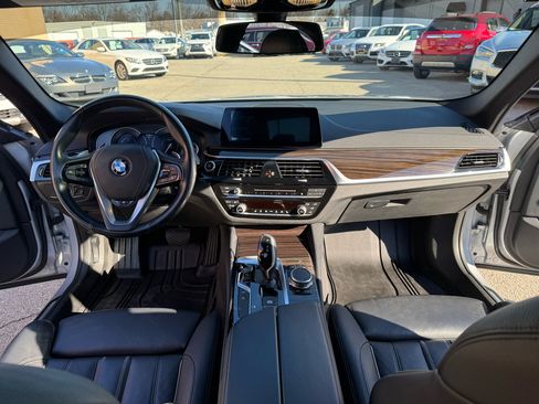 Used 2019 BMW 530e xDrive w/ Convenience Package image 23