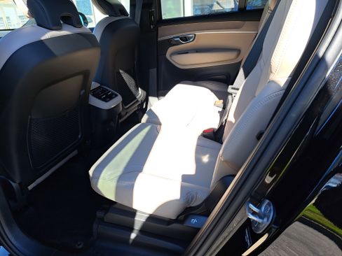 New 2026 Volvo XC90 B6 Ultra w/ Lounge Package image 7