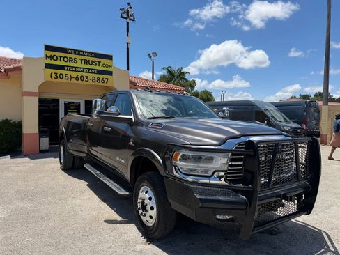 Used 2022 RAM 3500 4x4 Crew Cab Laramie DRW image 9