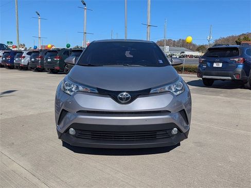 Used 2018 Toyota C-HR XLE image 2