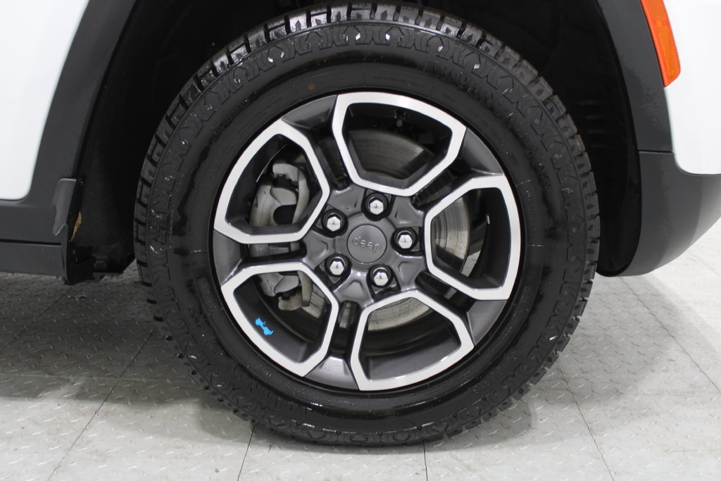 Used 2022 Jeep Grand Cherokee Trailhawk AWD/4WD image 4