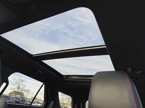 Used 2023 Ford Explorer ST-Line w/ Class IV Trailer Tow Package image 3