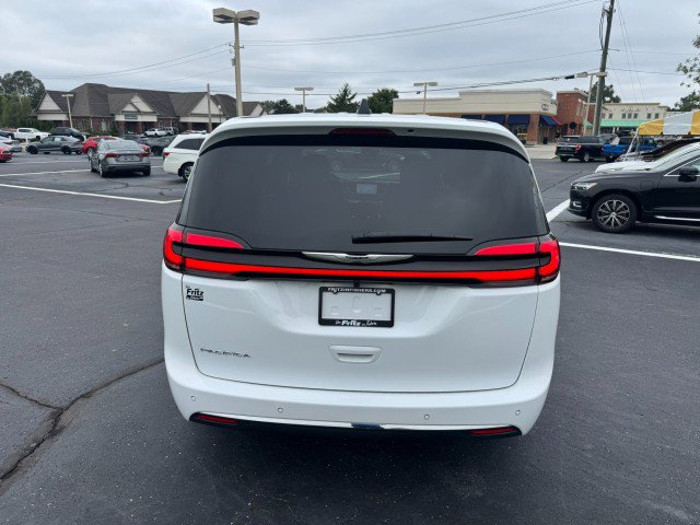 Used 2026 Chrysler Pacifica Select FWD image 6