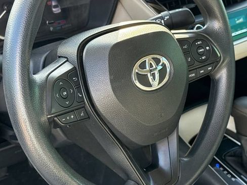 Used 2022 Toyota Corolla LE FWD image 28