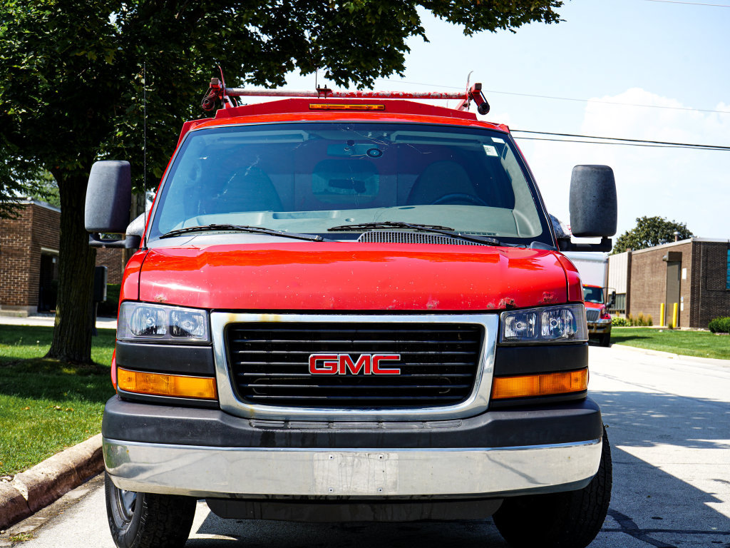 Used 2014 GMC Savana 3500 RWD image 2