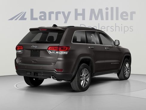 Used 2018 Jeep Grand Cherokee Limited AWD/4WD image 2
