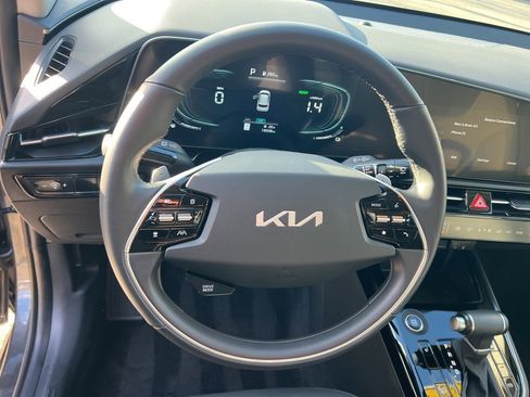 Certified 2024 Kia Niro EX image 12