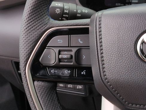 Used 2026 Toyota Tundra Platinum AWD/4WD image 36