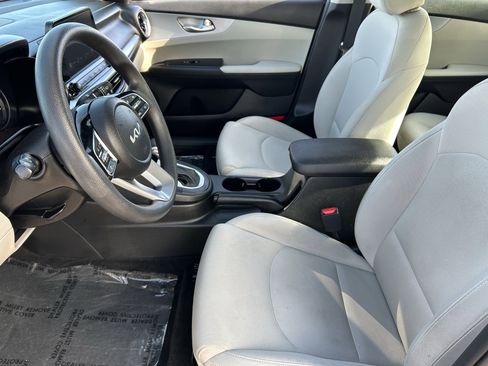 Certified 2023 Kia Forte LXS w/ LXS Technology Package image 18