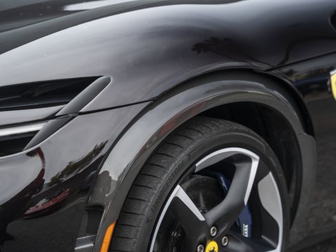 Used 2024 Ferrari Purosangue image 21