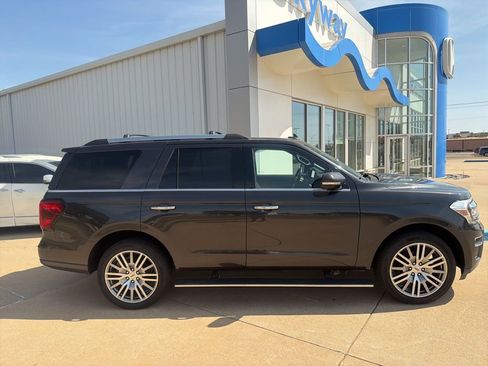 Used 2024 Ford Expedition Limited image 34