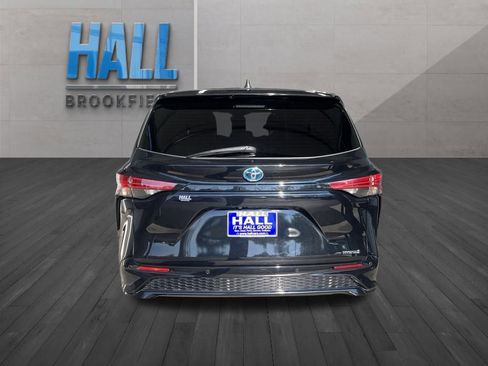 Used 2021 Toyota Sienna XSE image 4