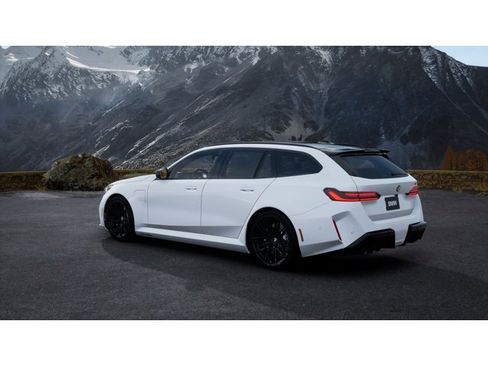 New 2026 BMW M5 Touring image 2