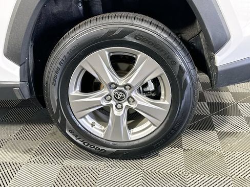Certified 2025 Toyota RAV4 XLE FWD image 28