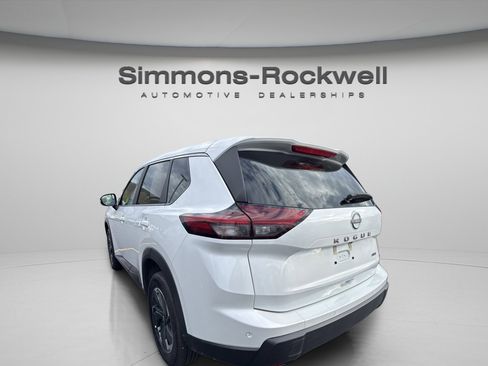 Used 2025 Nissan Rogue SV AWD/4WD image 3