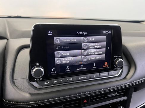 Used 2025 Nissan Rogue S image 38