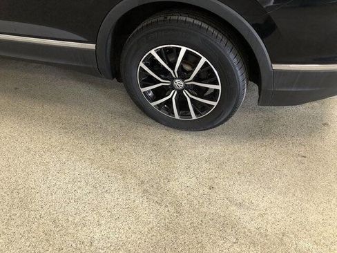 Used 2021 Volkswagen Tiguan SE w/ Panoramic Sunroof Package image 7