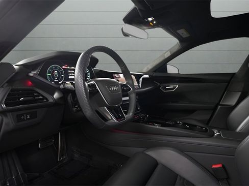 Used 2024 Audi RS e-tron GT image 20