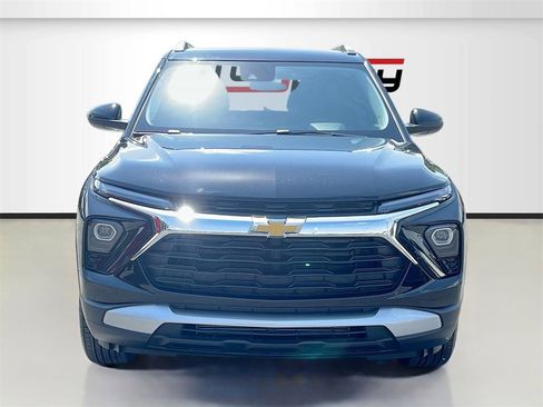 Used 2024 Chevrolet TrailBlazer LT w/ LT Cold Weather Package image 2