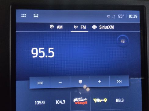 Used 2024 Ford Edge SEL image 25