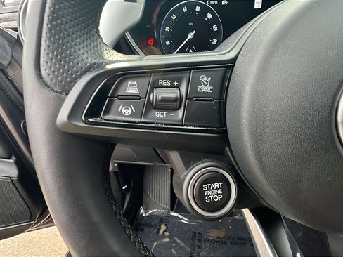 Used 2024 Alfa Romeo Giulia Veloce image 27