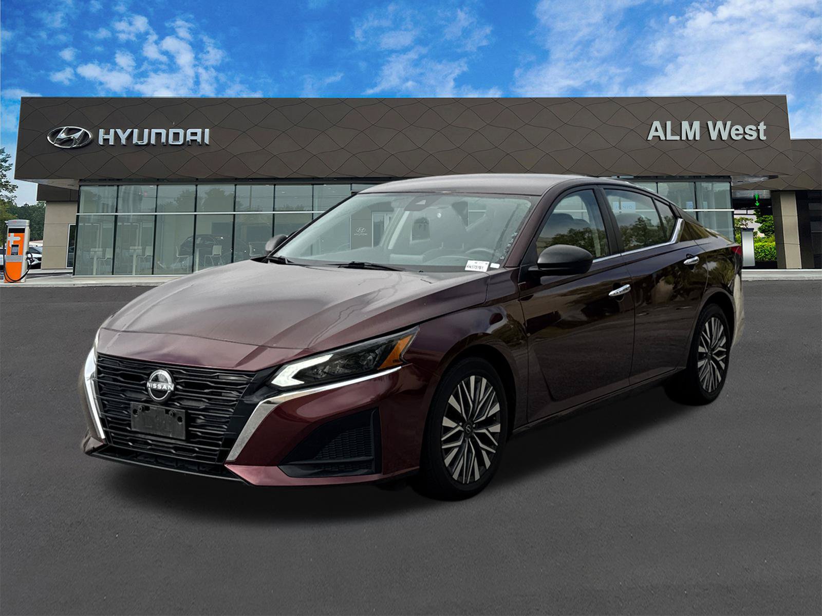 Used 2024 Nissan Altima 2.5 SV FWD image 1
