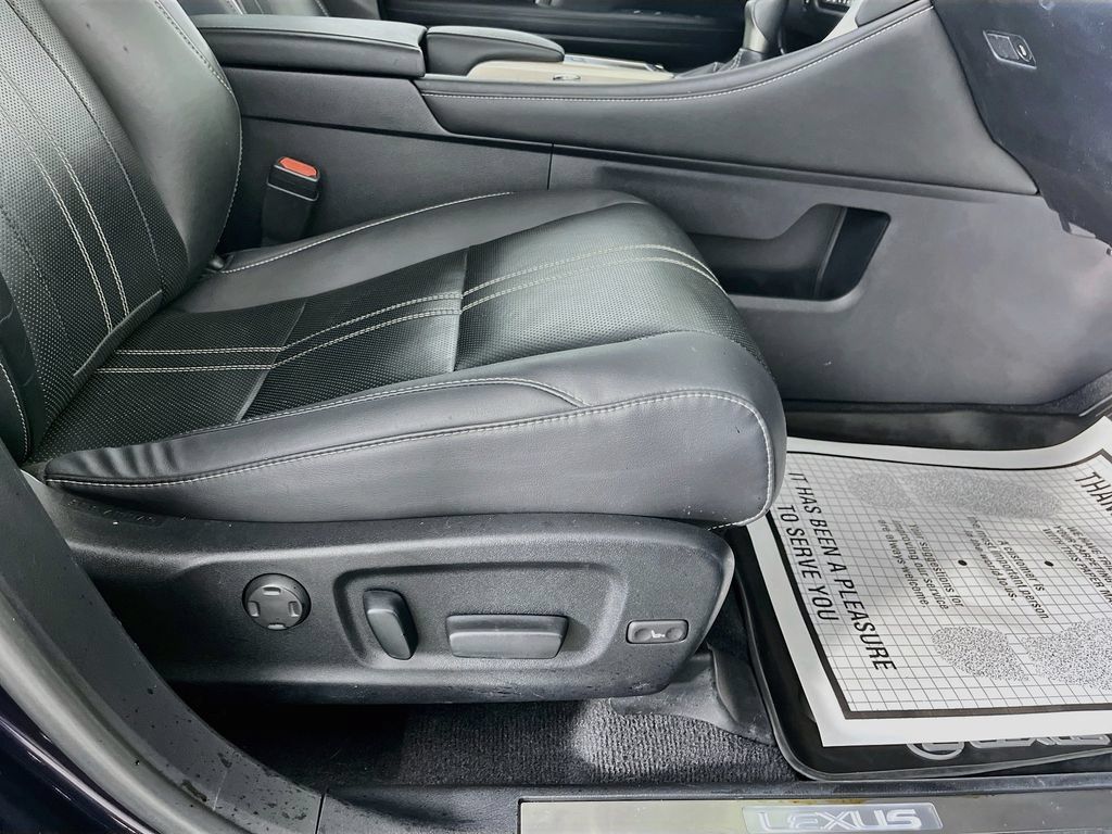 Used 2020 Lexus RX 450hL Luxury w/ Accessory Package AWD/4WD image 37