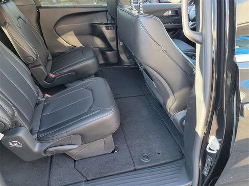 New 2026 Chrysler Pacifica Select image 17