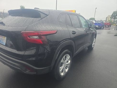 Used 2025 Chevrolet Trax LS FWD image 4