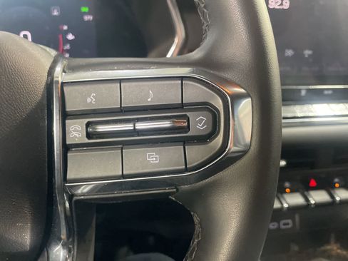 Used 2023 GMC Canyon Elevation image 22