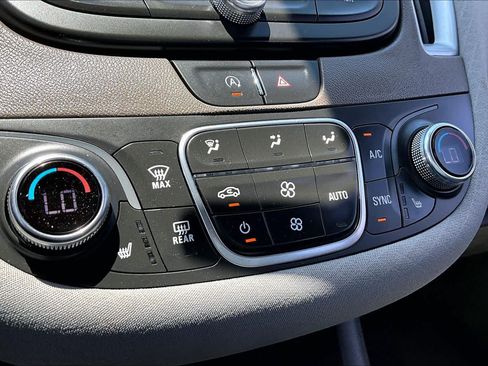 Used 2024 Chevrolet Malibu LT FWD image 32