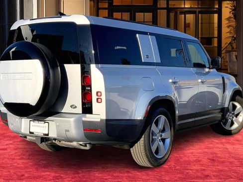 Used 2023 Land Rover Defender 130 SE image 12