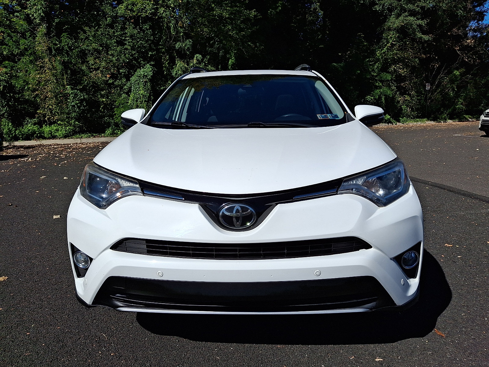 Used 2018 Toyota RAV4 XLE AWD/4WD image 2
