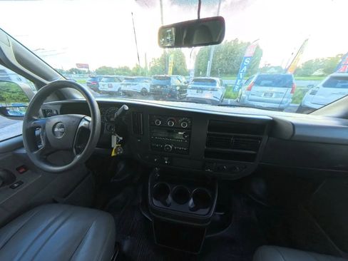 Used 2016 GMC Savana 2500 image 21