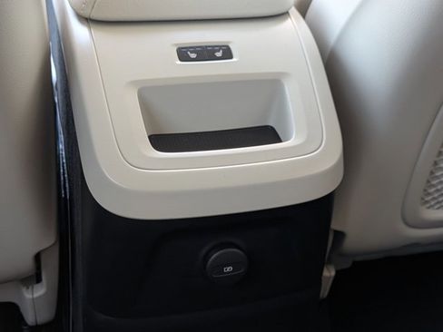 Used 2021 Volvo XC60 T8 Inscription Expression image 17