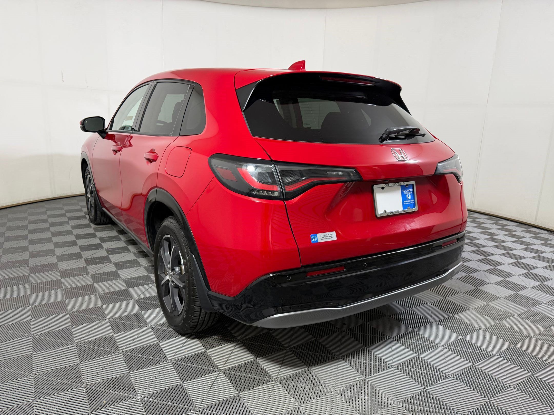 Used 2023 Honda HR-V EX-L image 2
