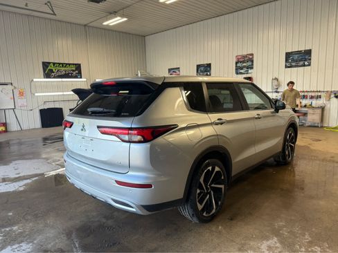Used 2024 Mitsubishi Outlander SE AWD/4WD image 5