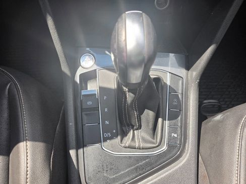 Used 2021 Volkswagen Tiguan SE R-Line image 23