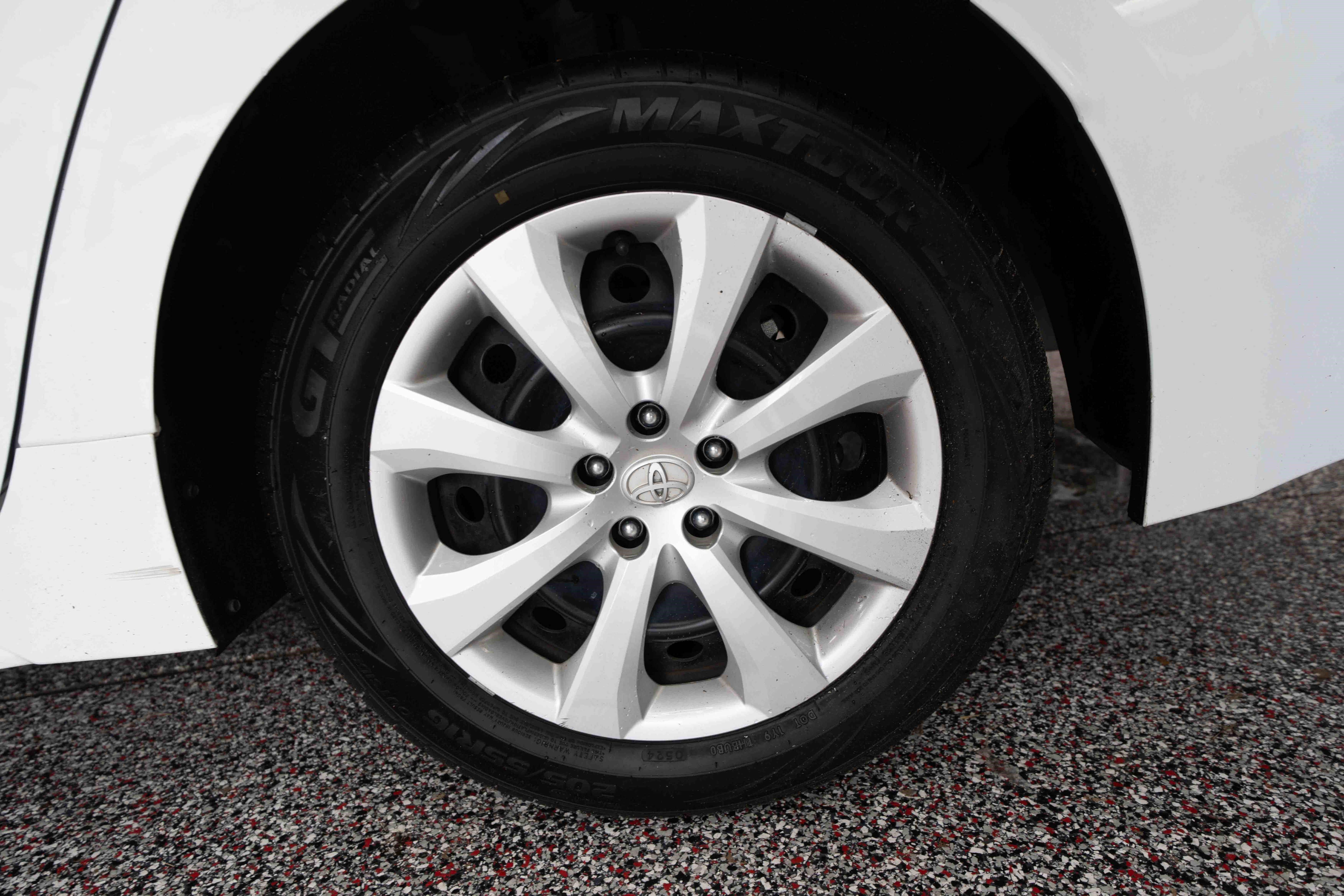 Used 2024 Toyota Corolla LE FWD image 28