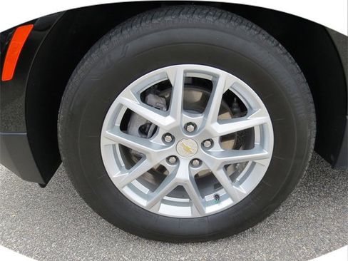 Used 2023 Chevrolet Equinox LT w/ Driver Convenience Package image 5