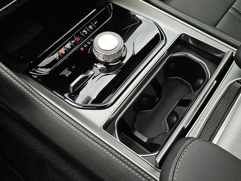 New 2026 Jeep Grand Wagoneer L Limited AWD/4WD image 25