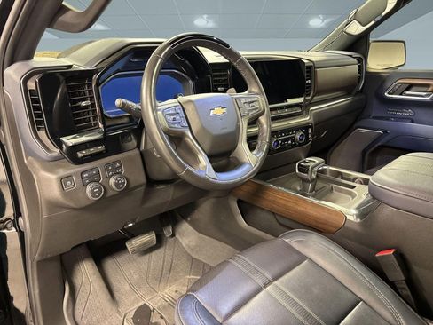 Used 2023 Chevrolet Silverado 1500 High Country image 3