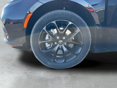 New 2026 Chrysler Pacifica Select image 39