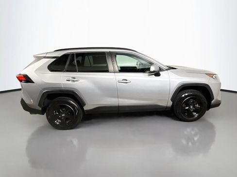 Used 2020 Toyota RAV4 XLE FWD image 8