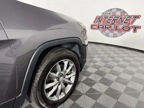 Used 2018 Jeep Cherokee Limited AWD/4WD image 32