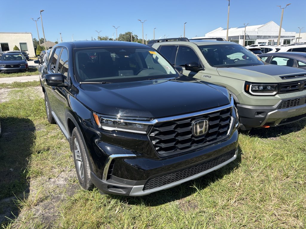 Used 2025 Honda Pilot EX-L image 2