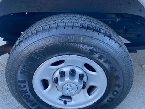 Used 2019 Chevrolet Express 2500 image 29