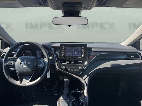 Used 2024 Toyota Camry SE image 12